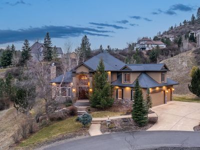 1610 E Eagle Feather Ln