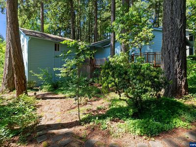 592 Stagecoach Ct SE