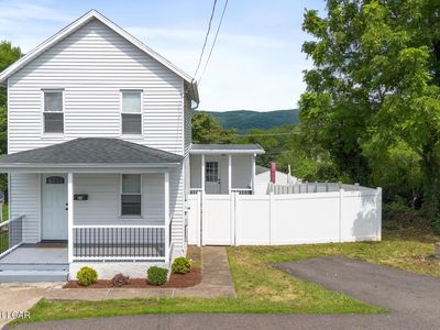 24 Friend St