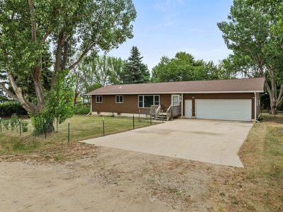 210 2nd St E