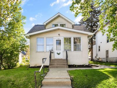 658 Smith Ave S