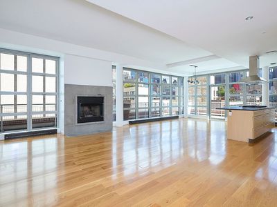 500 W 53rd St APT 6A