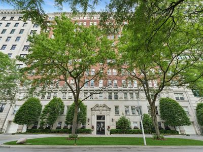 219 E Lake Shore Dr APT 8C