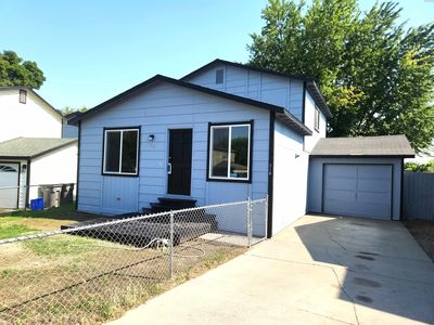 218 E 8th Pl