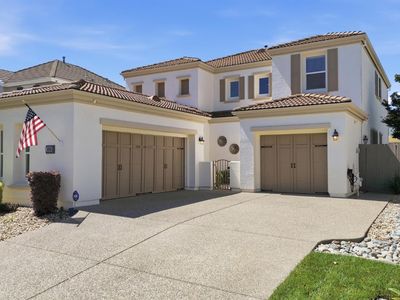 1090 Thornhill Ln