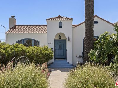 1569 S Orange Grove Ave