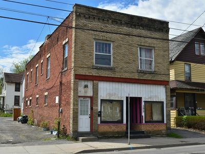 299 & 299-1/2 Clinton St