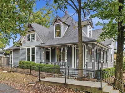 10 White St