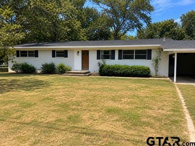 983 E Main St
