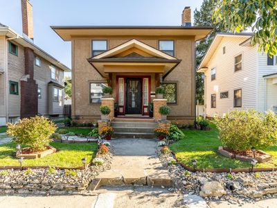 935 W Packard Ave