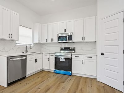 8123 Betty Boop St #A/b