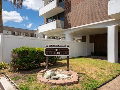 715 S Upper Broadway St APT 201