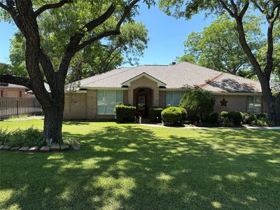 8912 Green Leaves Dr
