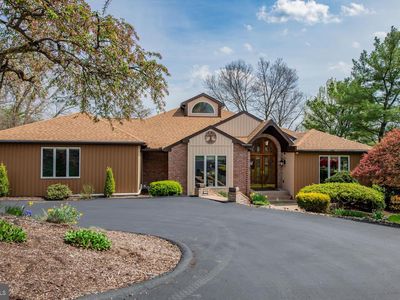 3023 Mountain Cres