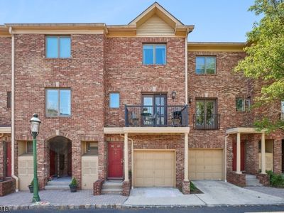 68 Mews Ln
