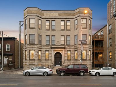 1048 W Foster Ave #E