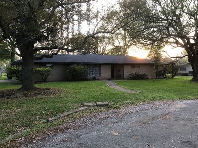 2335 Crescent Dr
