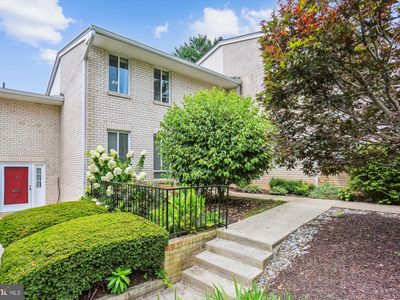 5525 Burnside Dr #5525