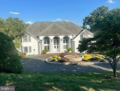 2390 Forest Hills Dr