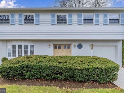 7 Center Dr