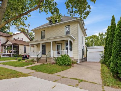 105 E 10th St