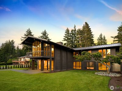 430 Bayside Drive