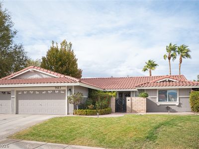 7423 Edgewater Ln