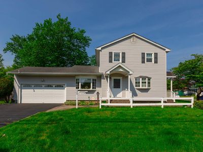 1668 Manatuck Boulevard