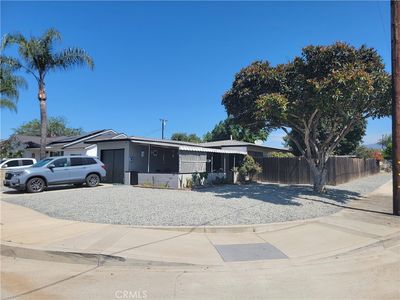 295 E Grevillia St