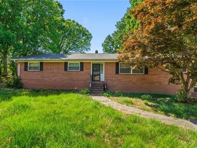 18 Colonial Dr