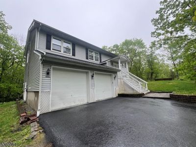 34 Lakeside Dr