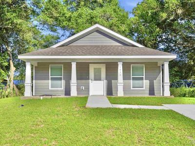 1014 W Webster Dr