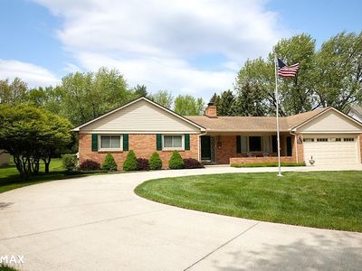 2557 Chicago Rd