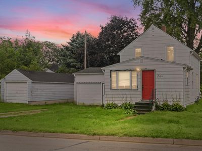 1004 E Main St