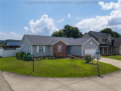 102 Woodstone Dr