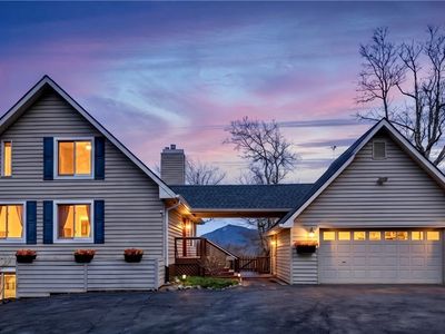569 Shelter Rock Circle