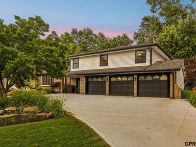 9933 Devonshire Dr