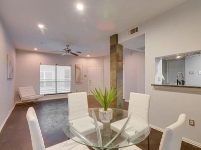 4104 N Hall St APT 102