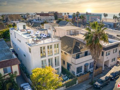 46 Rose Ave