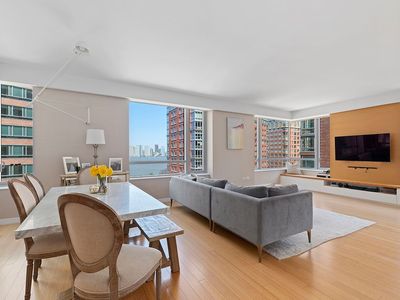 2 River Ter APT 8L
