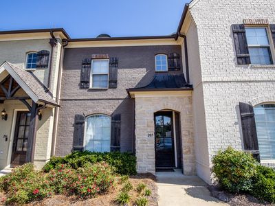 207 Farm View Dr #103