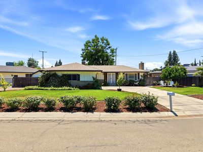 2709 W Royal Oaks Drive