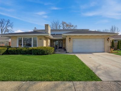 Property at 1425 Stonegate Rd, La Grange Park, IL