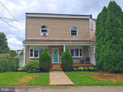 728 W John St