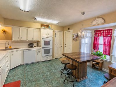 Property at 116 Briarwood Ln, Bellville, TX