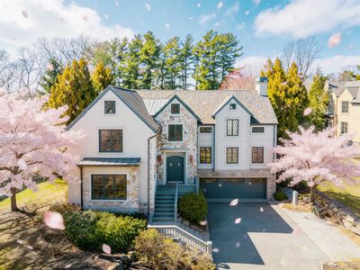 9 Earle Drive