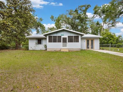 210 SW Elizabeth Court