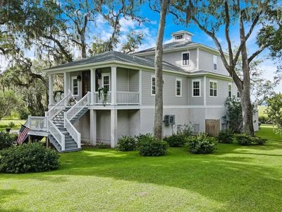 3217 Coopers Point Dr