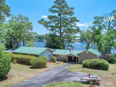 614 Lakeshore Dr