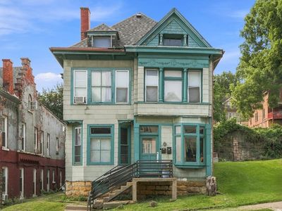 568 Loras Blvd